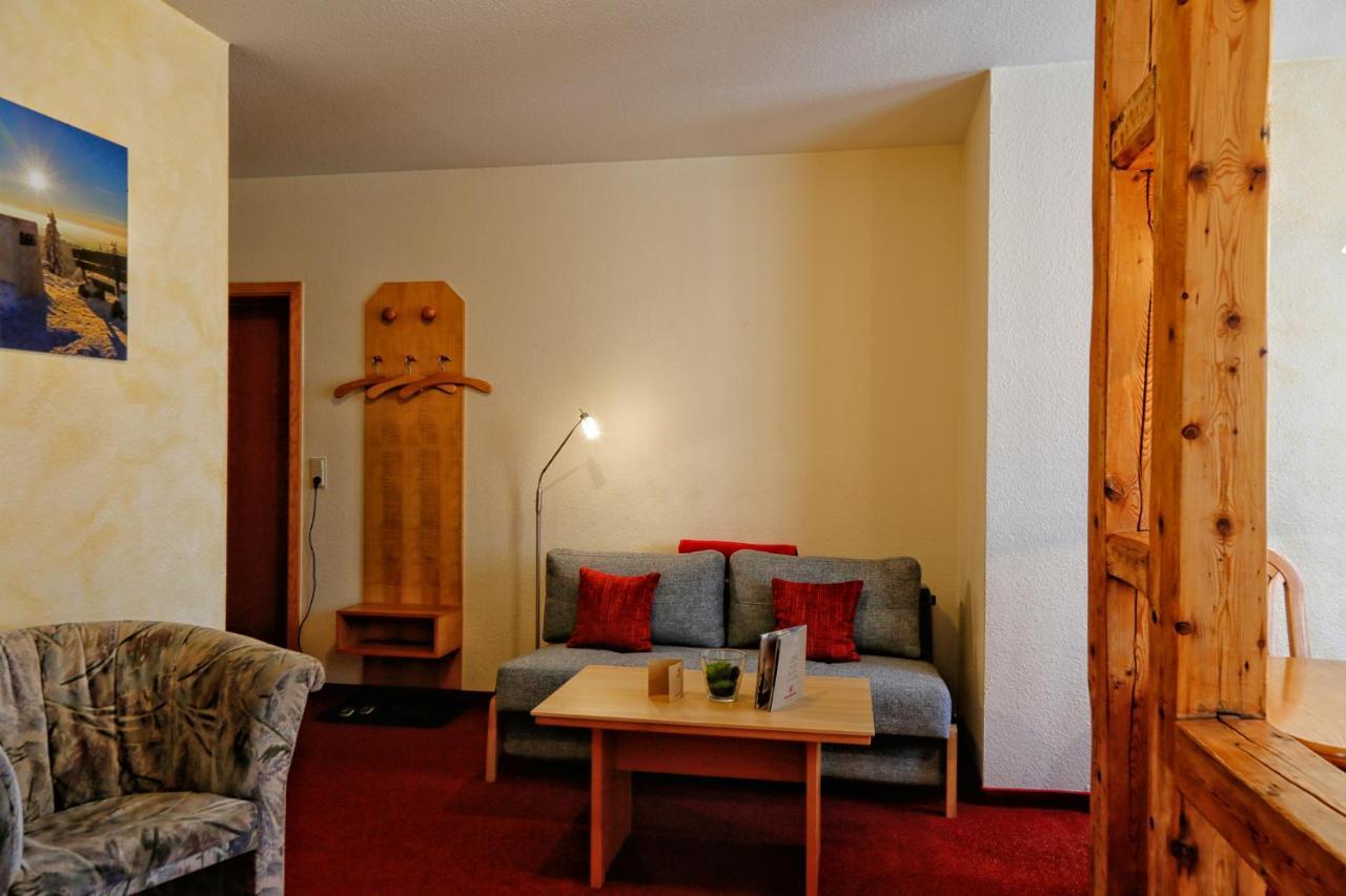 Konsum Gaestehaus Quisisana - Oberhof Оберхоф Экстерьер фото